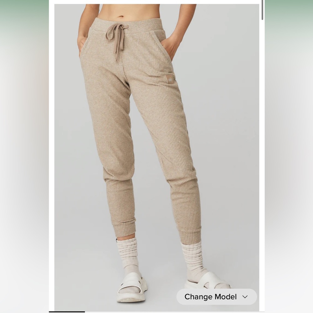 Alo Yoga Muse Sweatpants